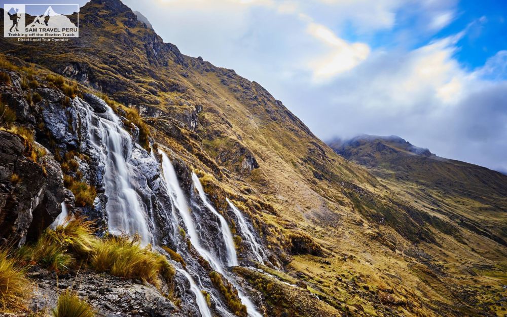 catarata lares trek