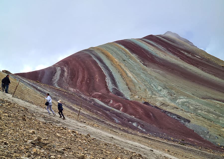 Caminata a la Montaña de Arco Iris